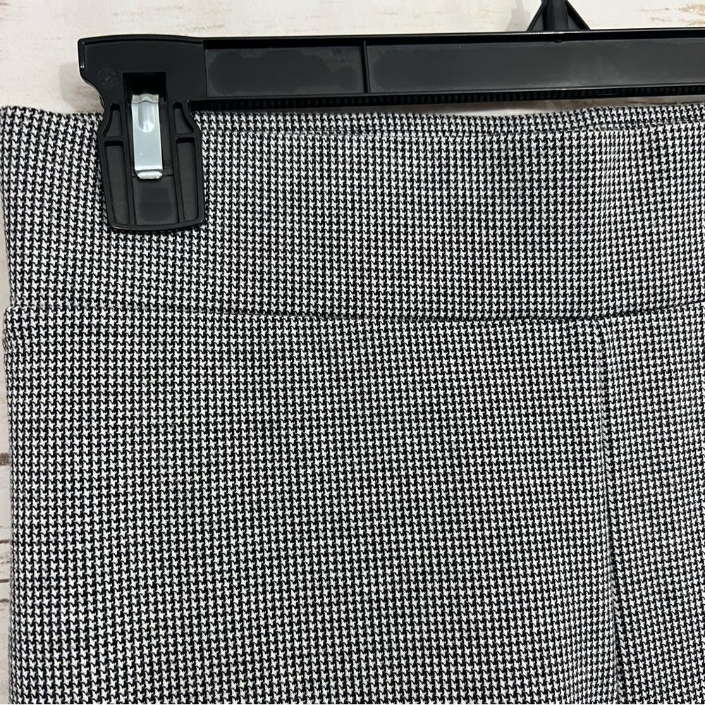 Loft Black White Micro Houndstooth Pull On Skinny Pants Button Ankle - Picture 3 of 7